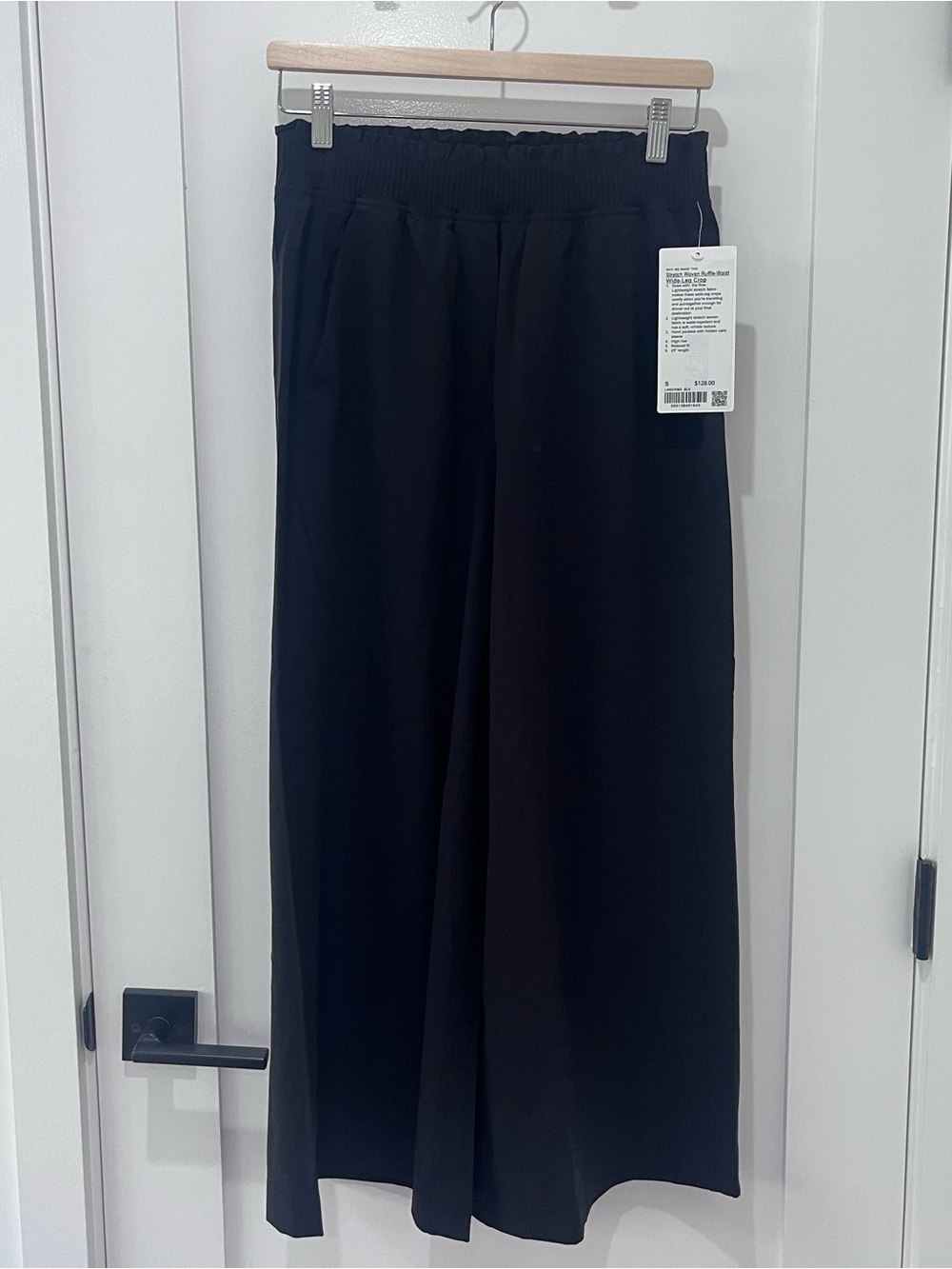 NWT lululemon Stretch Woven Ruffle-Waist Wide-Leg Crop
